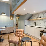 Richmond Place Apartments